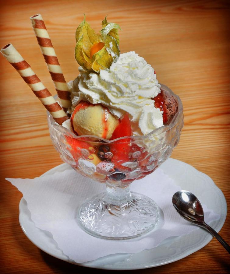 Restaurant-Cafe-Pension Himmel Landshut Ngoại thất bức ảnh