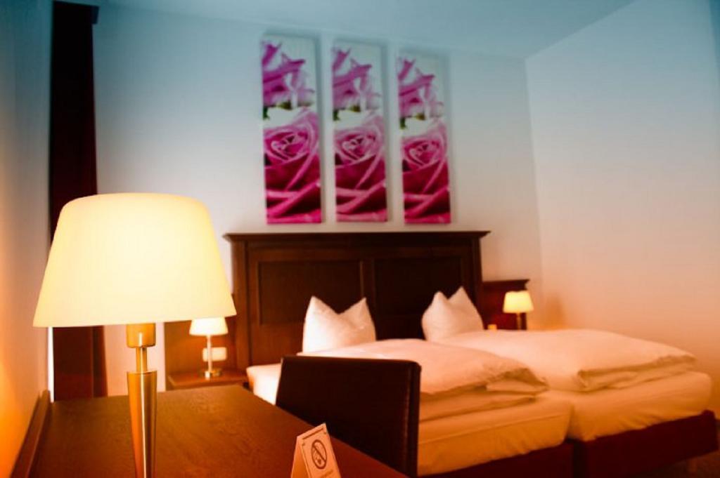 Restaurant-Cafe-Pension Himmel Landshut Ngoại thất bức ảnh